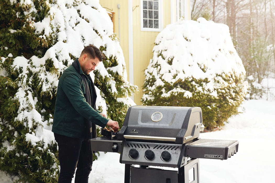 Napoleon Freestyle 365 Gas Grill 3 Burner On Cart